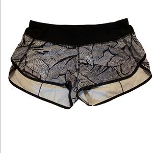 Lululemon Speed Up low rise lines shorts